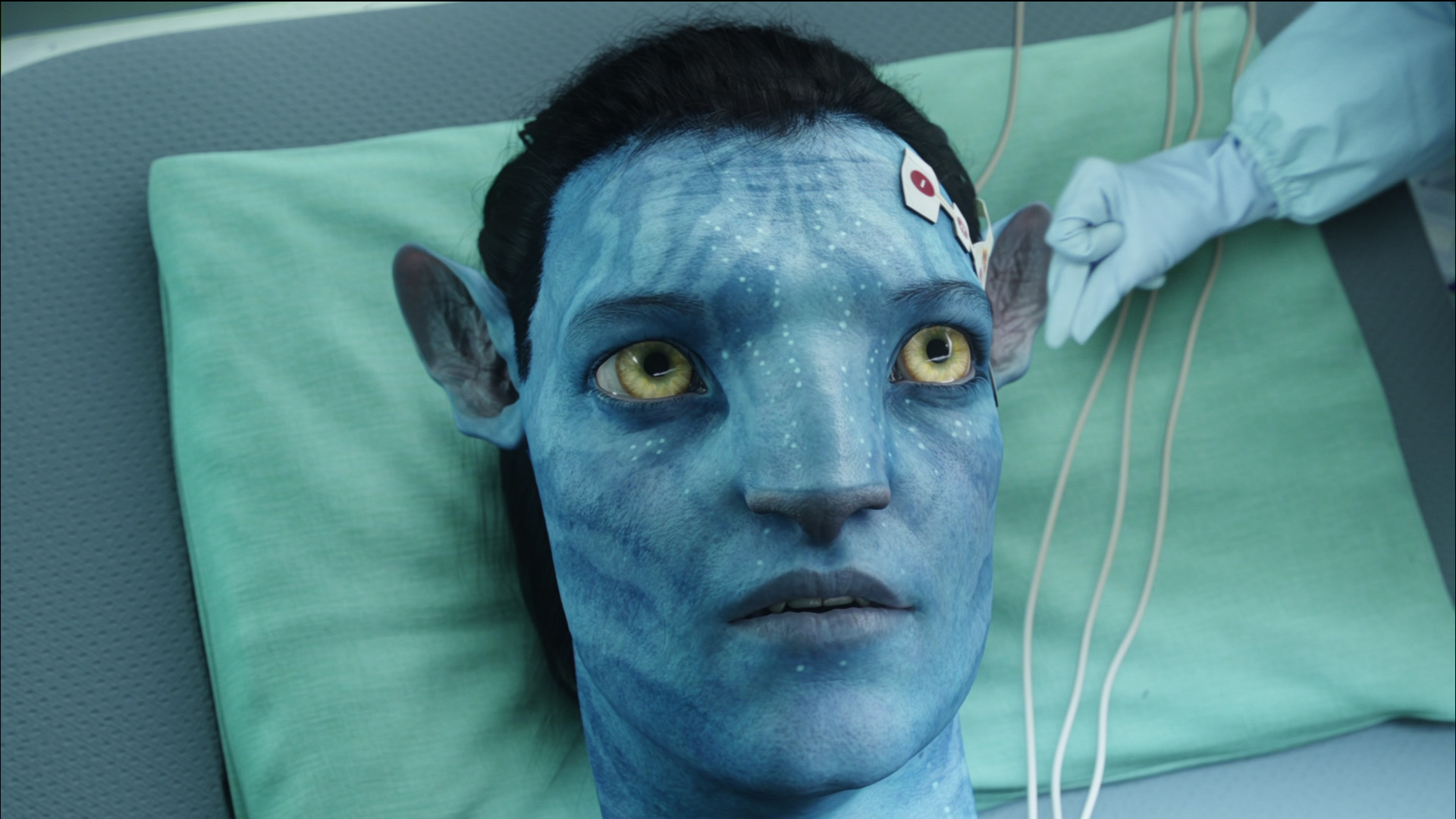 Sam Worhtington as Jake Sully in Avatar (2009). 