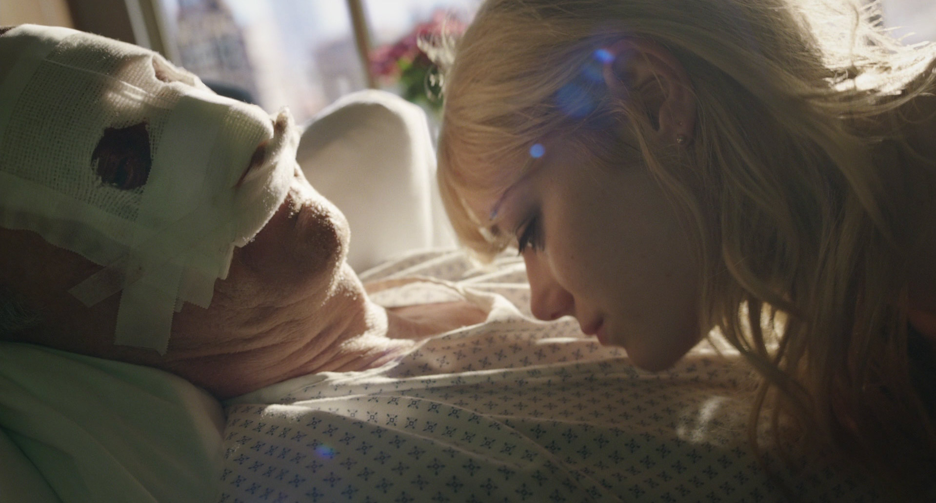 lens flare, Emma Stone in Birdman or (The Unexpected Virtue of Ignorance)