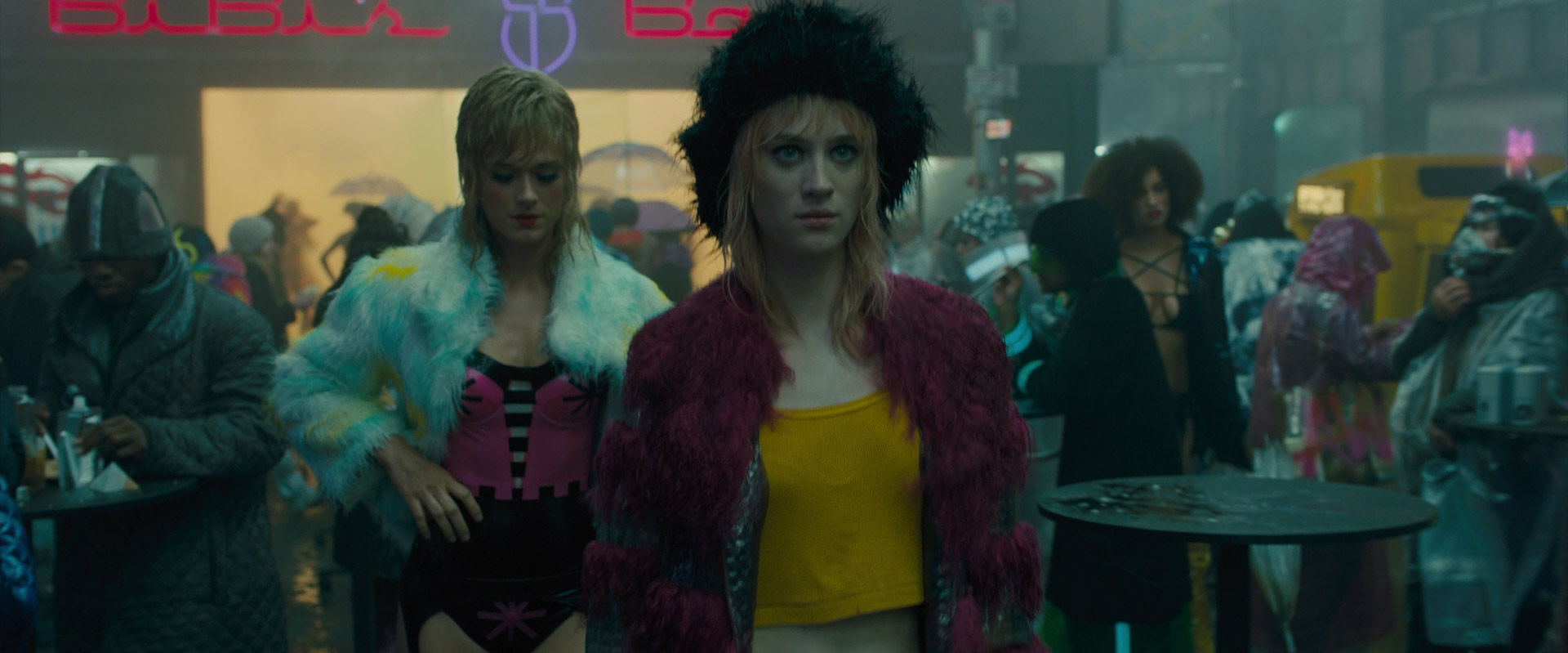 Mackenzie Davis, Krista Kosonen in Blade Runner 2049