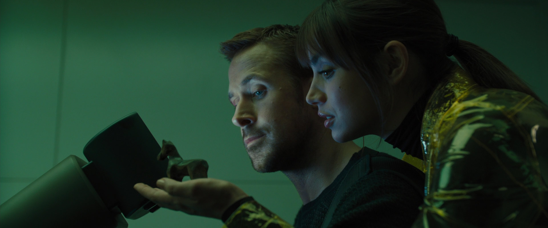 Ryan Gosling, Ana de Armas in Blade Runner 2049