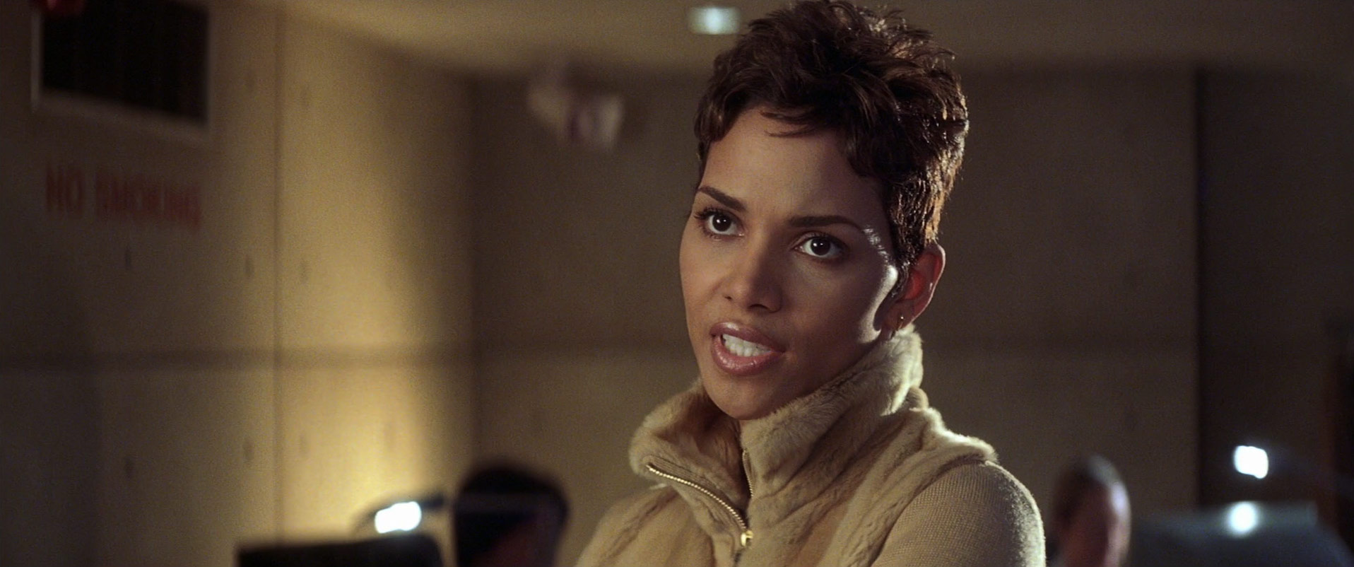 Умри но не сейчас 2002. Halle Berry another Day. Jinx die another Day. Джинкс Джонсон - умри, но не сегодня (2002). Die another Day Lambo.