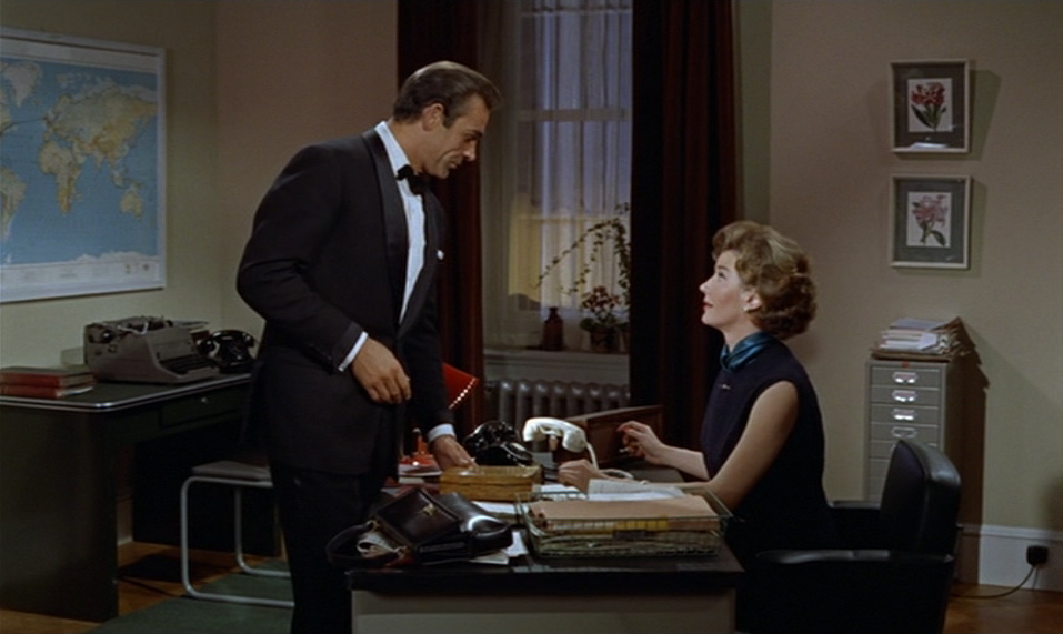 Lois Maxwell, Miss Moneypenny, James Bond, Sean Connery in Dr. No