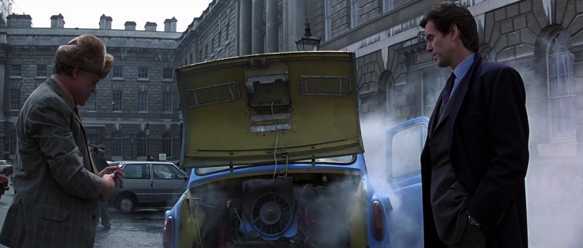 Легендарные агенты. Goldeneye 007 1995 авто. Бонд в Москве Запорожец Кувалда.
