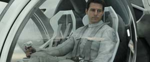 Tom Cruise in Oblivion (2013) 