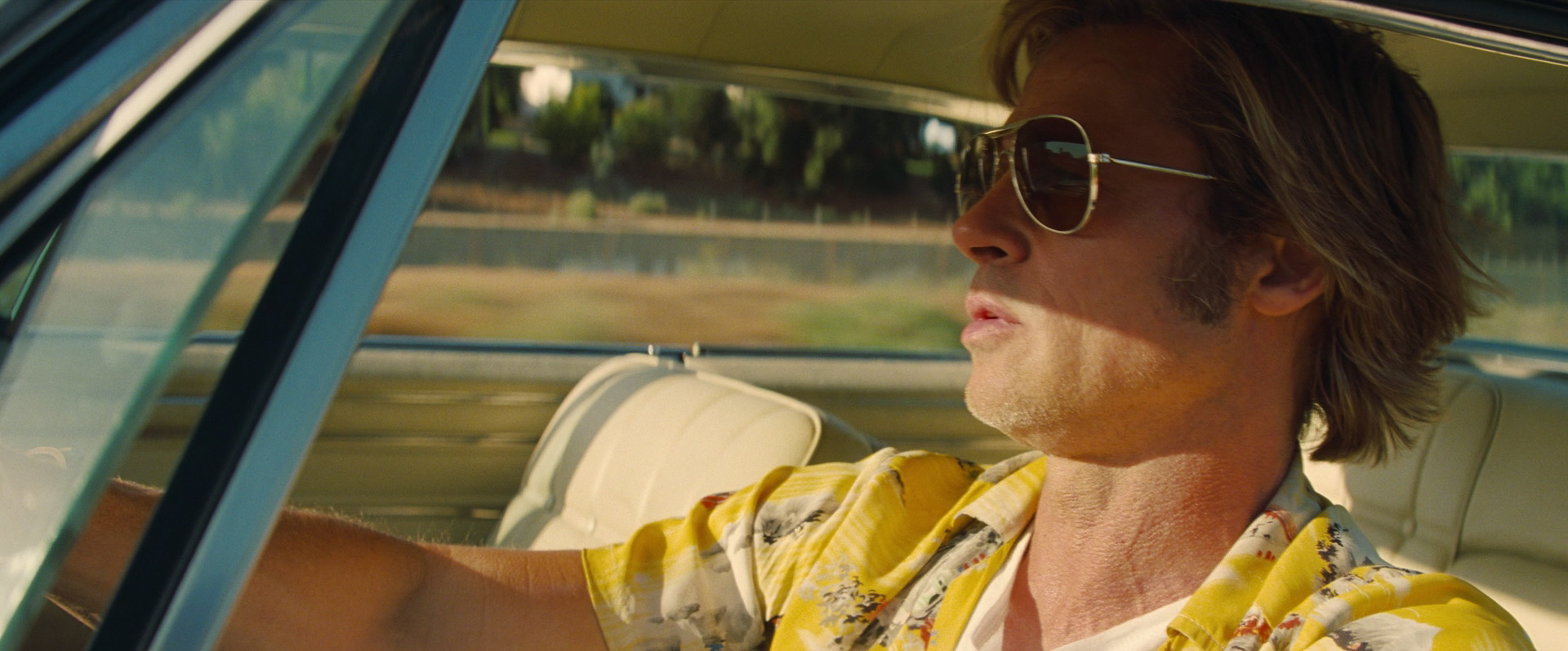 Остин Батлер однажды в Голливуде. Once upon a time in Hollywood screencaps. Snake из однажды в Голливуде. Буч однажды в Голливуде.