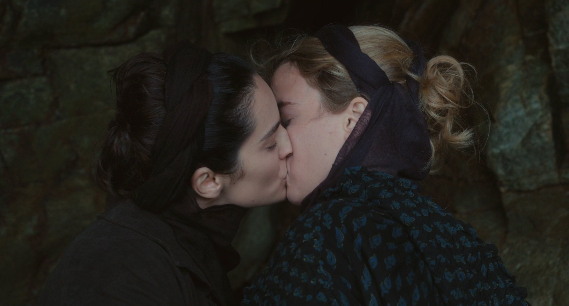 Sandrine bonnaire lesbian kiss