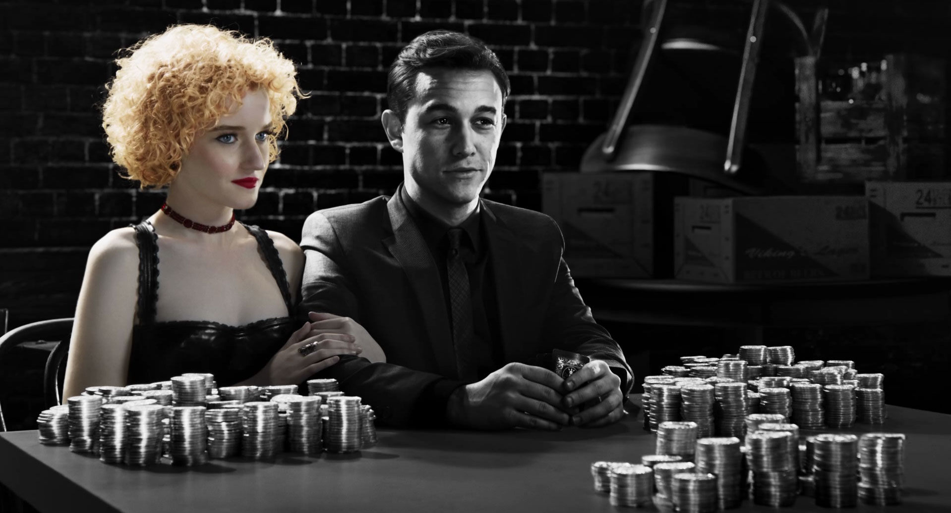 Joseph Gordon-Levitt, Julia Garner in Sin City: A Dame to Kill For
