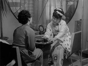 Aiko Mimasu in Street of Shame (1956) 