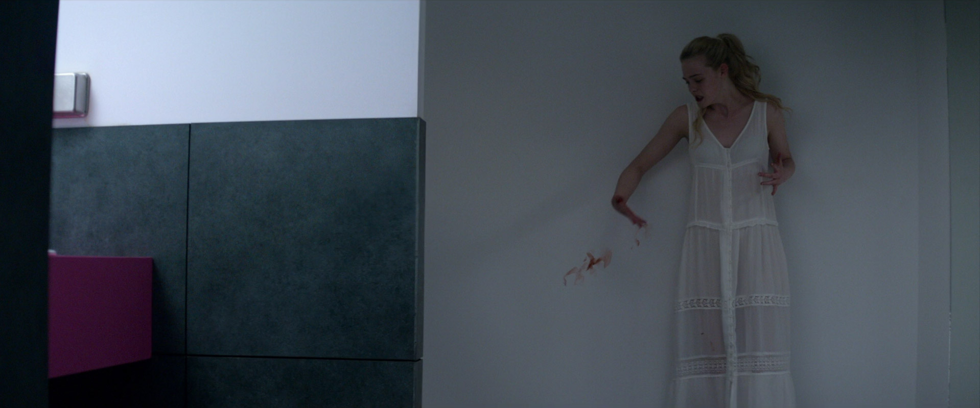 https://screenmusings.org/movie/blu-ray/The-Neon-Demon/images/The-Neon-Demon-210.jpg