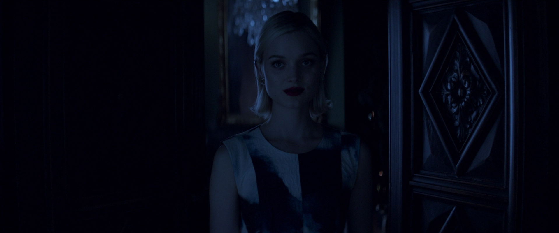 https://screenmusings.org/movie/blu-ray/The-Neon-Demon/images/The-Neon-Demon-393.jpg