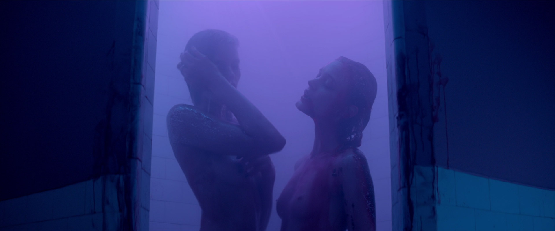 https://screenmusings.org/movie/blu-ray/The-Neon-Demon/images/The-Neon-Demon-438.jpg