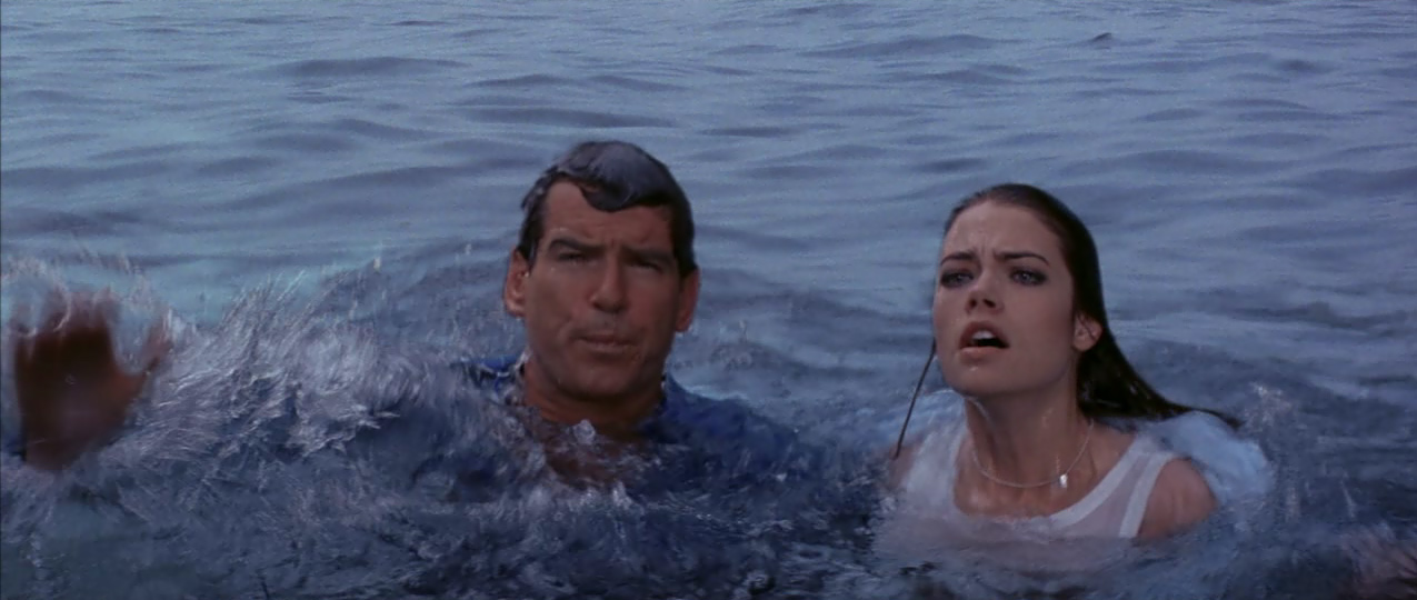 Pierce Brosnan, Denise Richards in The World Is Not Enough