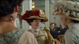 Frances Fisher in Titanic (1997) 