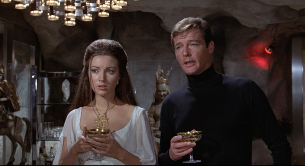 Roger Moore, Jane Seymour in Live and Let Die