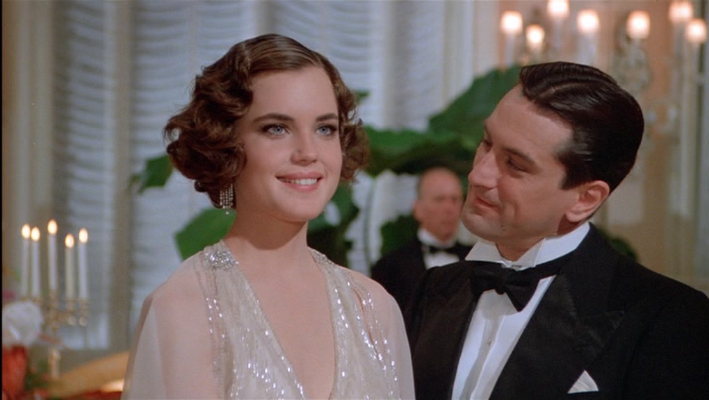 Robert De Niro, Elizabeth McGovern in Once Upon a Time in America